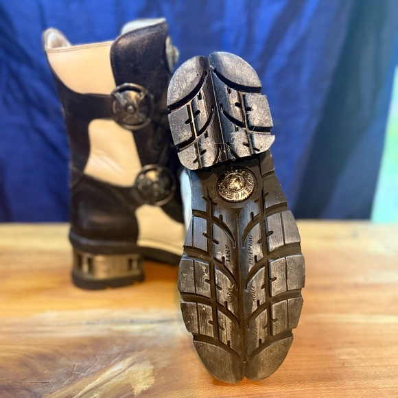 Black and White High-Top Boots with Durable Sole - Picture 3 of 5